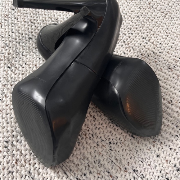 Platform PeepToe Guess Heels - Picture 3 of 4